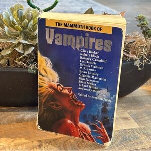 The Mammoth Book of Vampires 1992 Vtg Trade Paperback | Vintage Book